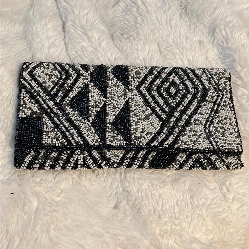 NWOT Relique beaded clutch geometric pattern in black, white, and gray tones.